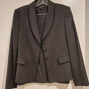Tahari 2 piece suit